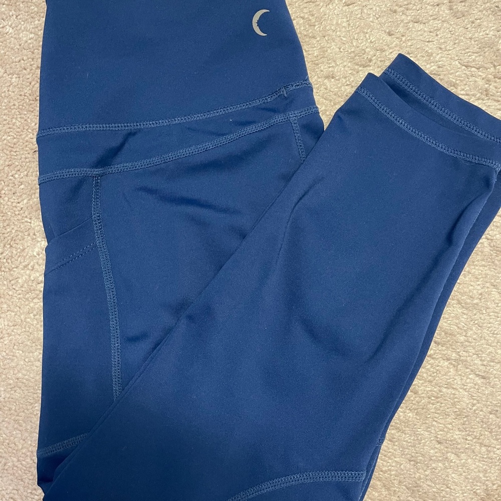 Navy light and tight Zyia crops size 8-10